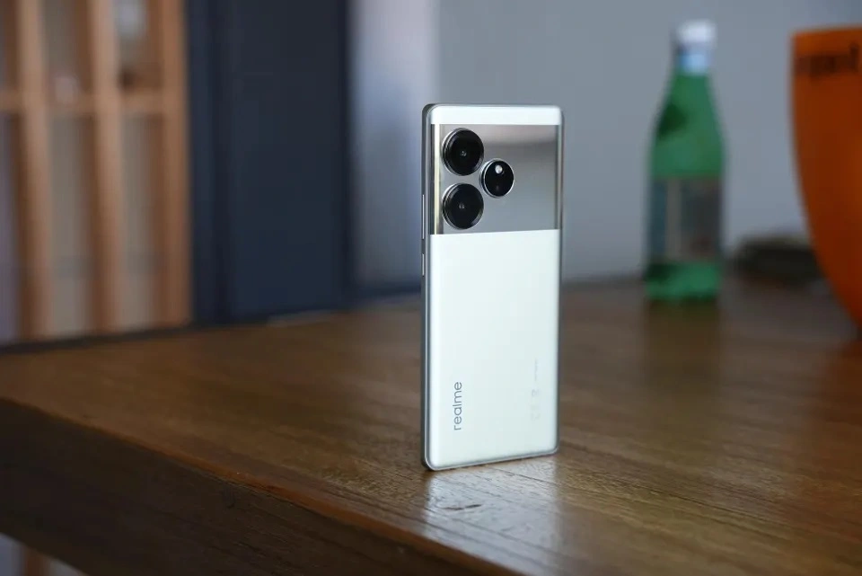 Realme GT 6